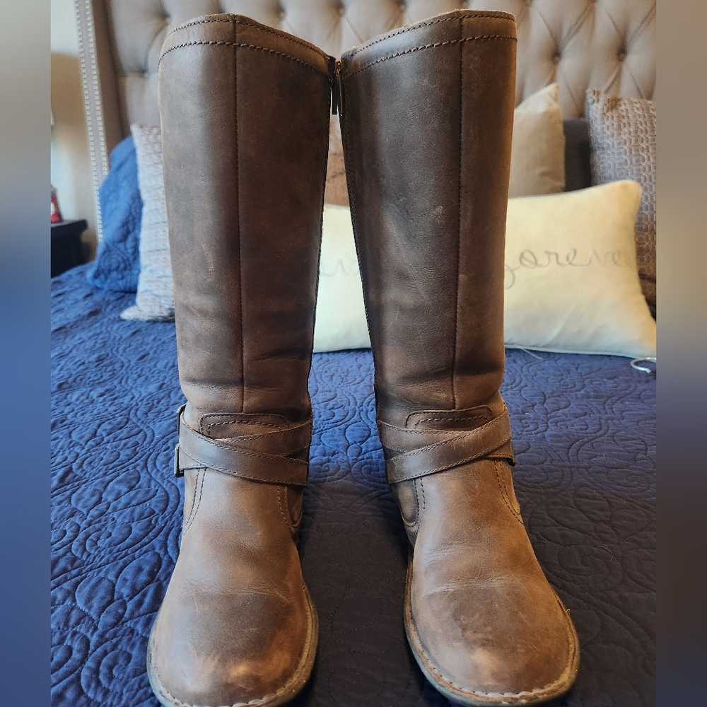 Ugg tall fur lined boots